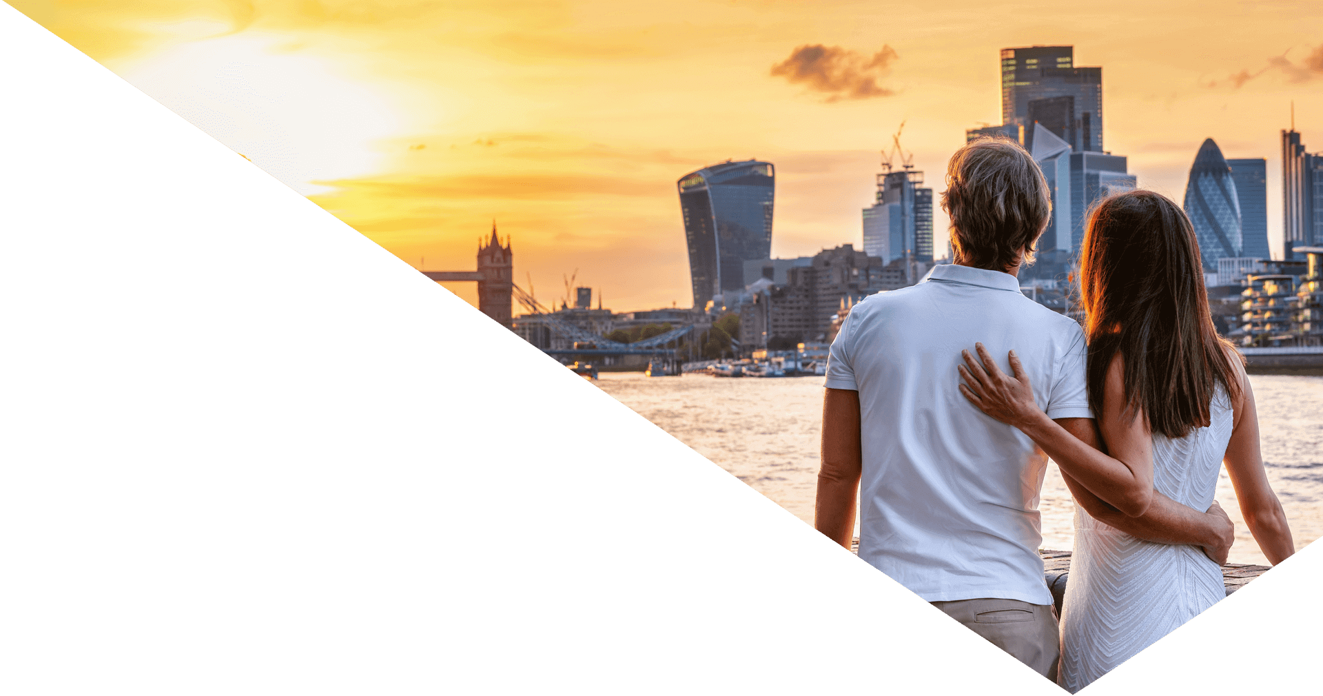 helping-a-hong-kong-couple-invest-in-uk-property-header-couple-enjoying-beautiful-sunset