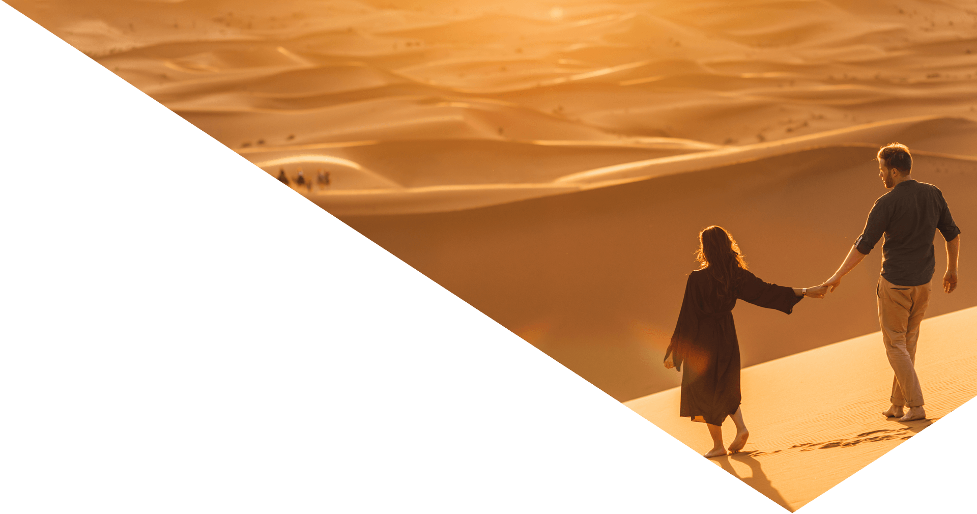 thinking-bigger-unlocking-retirement-dreams-header-happy-couple-in-desert
