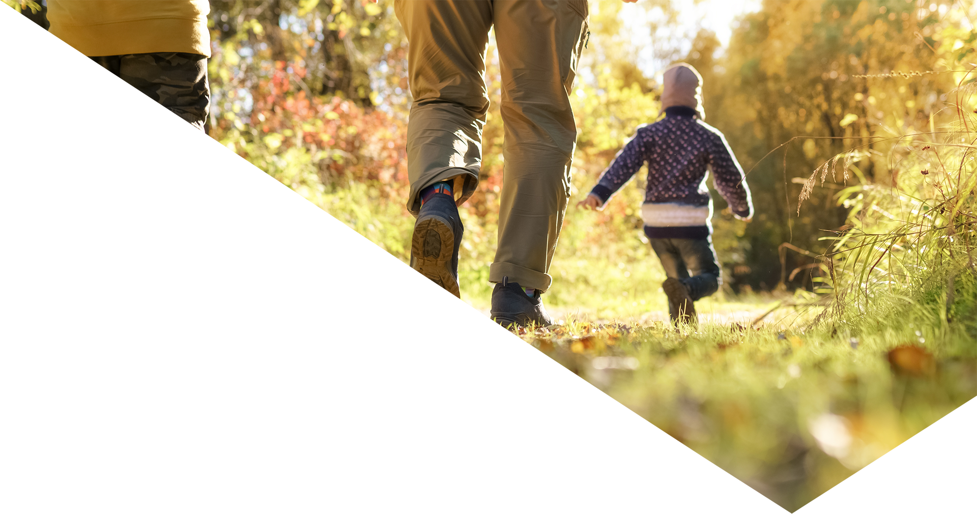 Italian-family-Header-Family-walking